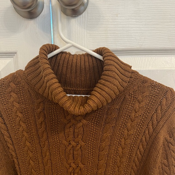 - Amazon Essentials Brown turtleneck, like new, never worn, cuffed sleeves - Picture 4 of 5